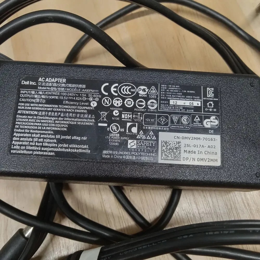 DELL AC Power Adapter Charger 19.5V AC100-240V 1.5A50-60HZ